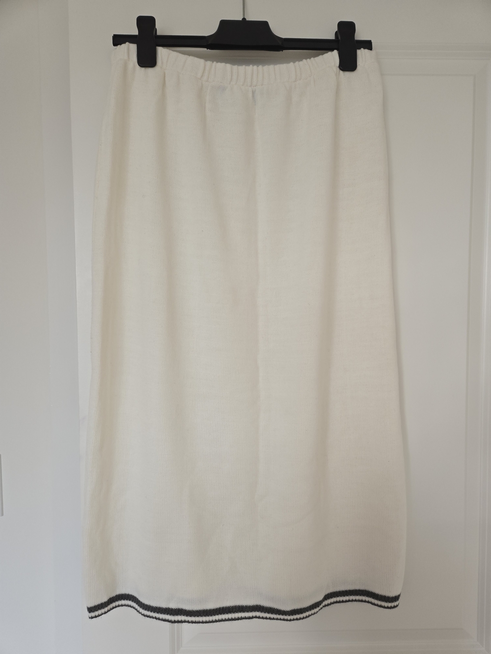 Cream Knit Midi Skirt with Contrast Trim